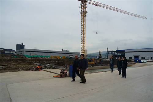 2021年4月19日中國(guó)農(nóng)業(yè)銀行湖南省分行領(lǐng)導(dǎo)一行蒞臨張家界萬(wàn)眾實(shí)業(yè)集團(tuán)有限公司視察。