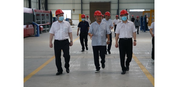 2022-6-29市委書(shū)記劉革安陪同省金融監(jiān)管局、國(guó)家開(kāi)發(fā)銀行等領(lǐng)導(dǎo)視察萬(wàn)眾集團(tuán)